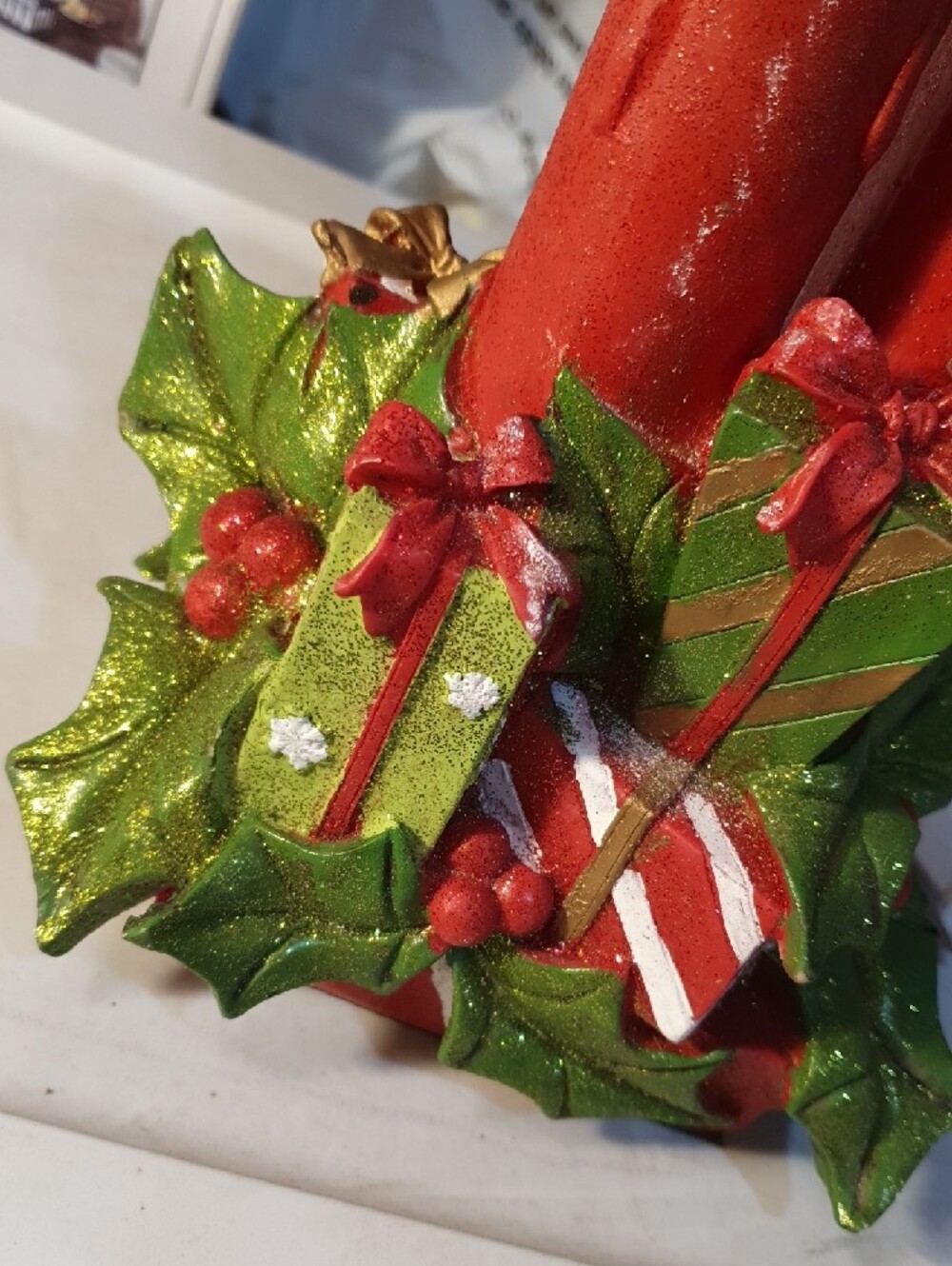 💜 Red LED Christmas Candle Pair with Holly and Gifts - Picture 5 of 13